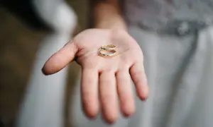 Jak działa wróżba z obrączki? Odkryj sekrety i uniknij błędów