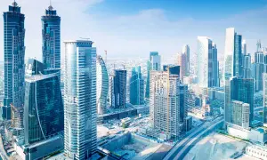 Nowe wieżowce w Dubaju, marzenie o wizie do tego miasta staje się rzeczywistością.