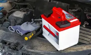 Rozładowany akumulator przez alternator? Odkryj cichego złodzieja!