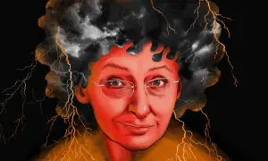 Portret kobiety z burzą w głowie i piorunami wokół. Jej twarz, oświetlona na czerwono, ma wyraz grozy i determinacji.