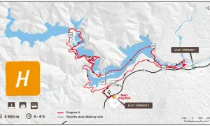 Mapa Jezior Plitwickich z zaznaczonymi trasami spacerowymi. Program H o długości 8,9 km zajmuje 4-6 godzin.