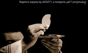 Dłonie trzymają biały opłatek nad pateną. Tekst sugeruje dyskusję o skutkach przyjmowania komunii świętej na rękę a do ust.