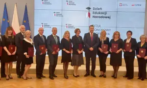 Ile zarabia honorowy profesor oświaty? Poznaj jednorazową gratyfikację