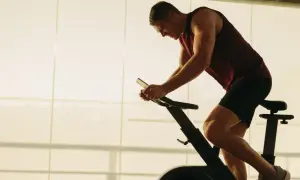 Rower stacjonarny jaki wybrać, aby uniknąć błędów i oszczędzić czas
