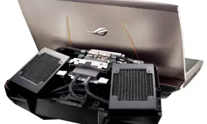 Otwarty laptop z zaawansowanym systemem chłodzenia cieczą, zasilany przez najdroższy laptop na świecie.
