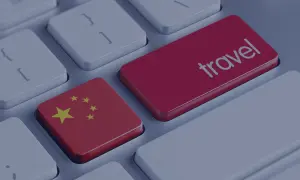 Klawisz z flagą Chin i klawisz "travel" obok siebie. Planujesz podróż do Chin i potrzebujesz wizy?