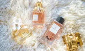 Perfumy damskie ranking: Daisy, L'Impératrice, Aqua Allegoria i The One na puszystym tle.