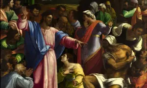 Jezus wskazuje na wskrzeszanego Łazarza. Tłum ludzi patrzy z podziwem i niedowierzaniem.