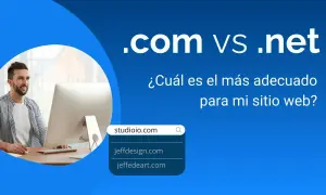 Hombre sonriente frente a un ordenador, con texto sobre la diferencia entre .com y .net para tu sitio web.
