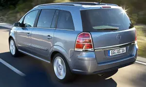Zafira B: Pojemność baku, rezerwa i zasięg. Czy wskaźnik kłamie?