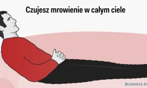 Mężczyzna leży, czując mrowienie w całym ciele – to jeden z objawów miłości.