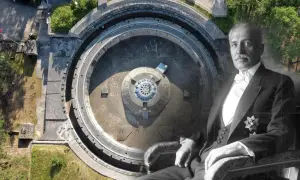 Zwiedzanie portu wojennego Hel: widok z lotu ptaka na bunkier i elegancki mężczyzna w garniturze.