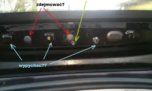 Demontaż klapy bagażnika Renault Megane 3. Wymiana żarówki tył - instrukcja krok po kroku.