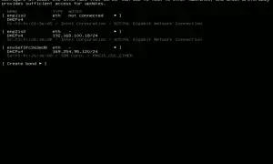 Konfiguracja sieci na routerze Linux. Widoczne interfejsy sieciowe, jeden niepołączony, dwa z adresami IP.