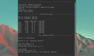 Terminal z informacjami o `auto-cpufreq` na Ubuntu, pokazujący stan procesora Intel i7, temperatury oraz częstotliwości.