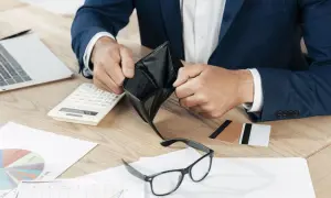 Upadłość firmy – co z pracownikami i ich prawami? Sprawdź, jak się bronić