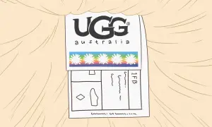 Metka z logo UGG Australia i tęczowym paskiem z kwiatkami. Podpowiada, jak rozpoznać oryginalne UGG.