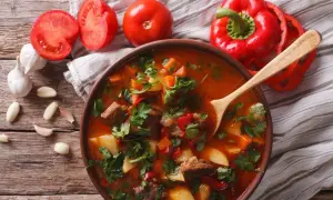 Zupa gulaszowa: Kluczowe przyprawy i sekrety perfekcyjnego smaku
