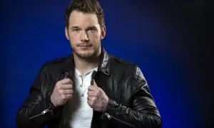 Chris Pratt w skórzanej kurtce, gotowy do kolejnych filmów.