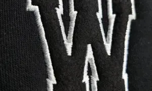 Jak wyszyć napis na bluzie - proste techniki i materiały dla każdego