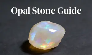 Ein schillernder Opal, der zeigt, was ein Opal ist: ein faszinierender Edelstein mit Farbspiel.