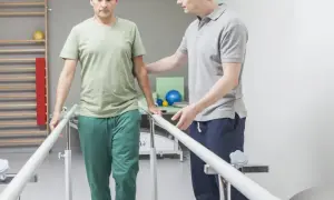 Poprawna pisownia: rehabilitacja. Skąd to "h"?