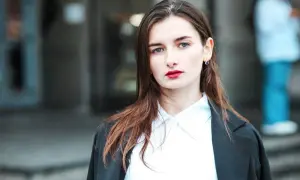 Jaka bluzka do zdjęcia do dowodu, aby uniknąć niepowodzenia?