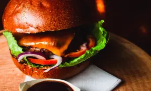 Co dodać do burgera? Odkryj wyjątkowe składniki, które zachwycą smak