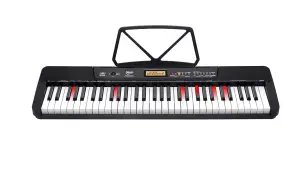Czarny keyboard z podświetlanymi klawiszami, idealny do nauki jak grać na keyboardzie. Stojak na nuty dodaje funkcjonalności.