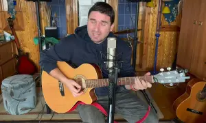 Opanuj Lili Enej na gitarze! Chwyty, bicie i triki dla każdego