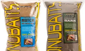 Dwie torby Sonubaits Match Method Mix: jasna i ciemna. Idealne do metody, z gratisowym podajnikiem Preston.