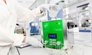 Czyszczenie srebra myjką ultradźwiękową: Blask bez ryzyka?