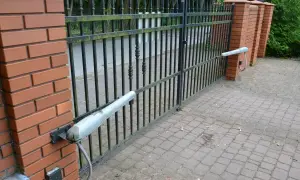 Ile prądu zużywa brama wjazdowa? Sprawdź, ile możesz zaoszczędzić