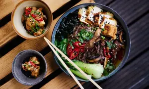 Ile kalorii ma ramen? Przewodnik po smakach i lżejszych opcjach