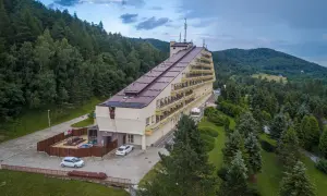 Wysowa-Zdrój: Sanatoria dla seniora jak wybrać idealny pobyt?