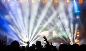 Ile zarabia DJ w klubie? Zaskakujące fakty o wynagrodzeniach