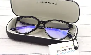 Okulary z filtrem światła niebieskiego w etui, z metką PolarZONE.