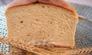 Dlaczego chleb opada w trakcie pieczenia i jak tego uniknąć?