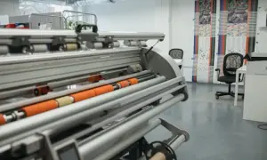 Druk folia co to? Poznaj tajniki technologii druku i jej zastosowania