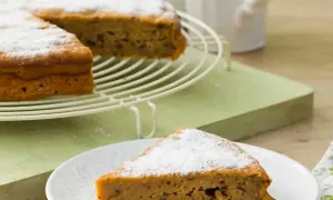 Puszyste ciasto jogurtowe bez cukru: przepis i triki na sukces!