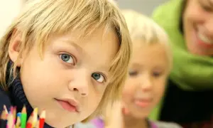 Oczami dziecka z Aspergerem: Jak zrozumieć jego świat?