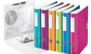 Kolorowy segregator na dokumenty z miejscem na płyty CD i długopis.