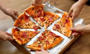 Jak zrobić ciasto na pizzę, które zawsze wychodzi idealne?