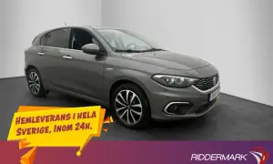 Grå Fiat Tipo med texten "Hemleverans i hela Sverige, inom 24h." och logotypen "Riddermark".