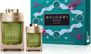 Dwa flakony i pudełko perfum Bvlgari Man Wood Essence w odcieniach zieleni i złota.