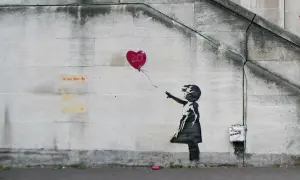 Kim jest Banksy? Tajemniczy artysta uliczny i jego niezwykłe dzieła