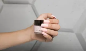 Manicure tytanowy jaka firma? Sprawdź najlepsze salony i uniknij błędów