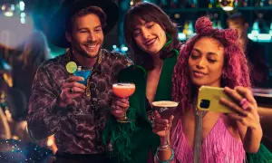 Pyszne drinki z niebieskim curacao, które zachwycą Twoich gości