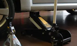 Jaki olej do lewarka wybrać, aby uniknąć uszkodzeń i zapewnić długą żywotność