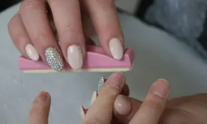 Manicure japoński krok po kroku – jak zrobić go samodzielnie i uniknąć błędów